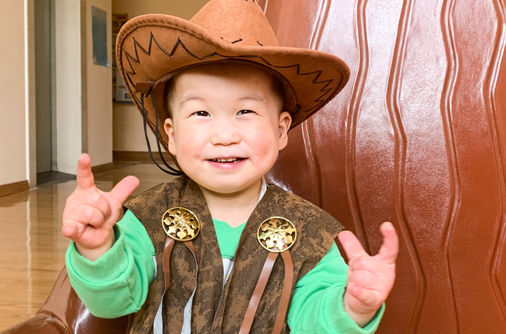 Jethro dressed as a cowboy